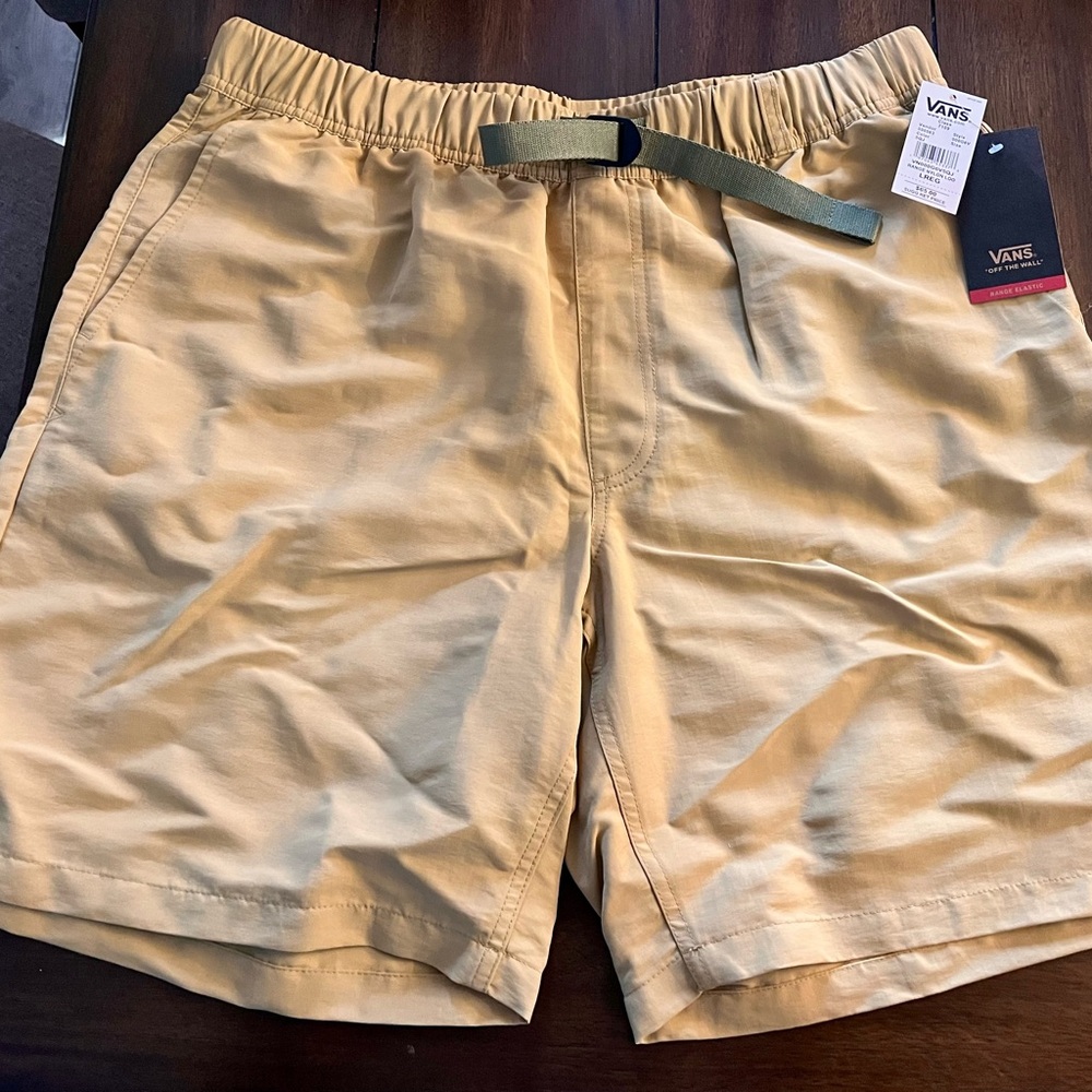 NWT Men’s Vans Nylon Cargo Shorts in LARGE
